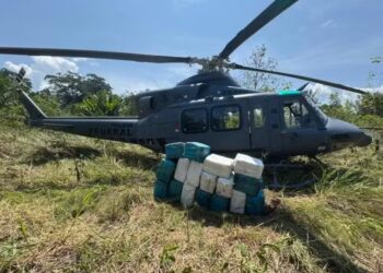 FAB intercepta avião da Venezuela com 380 kg de maconha no Amazonas
