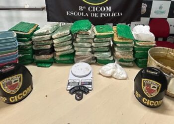 Polícia fecha conveniência de fachada que produzia e distribuía drogas em Flores