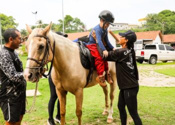 Inscrições abertas para equoterapia gratuita de crianças com deficiência em Manaus