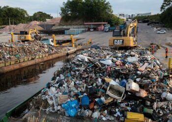 Ação retira mais de 356 toneladas de lixo dos rios e igarapés de Manaus em 30 dias