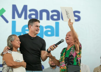 Prefeito David Almeida entrega imóveis no Morro da Liberdade e gestão ultrapassa 12 mil registros