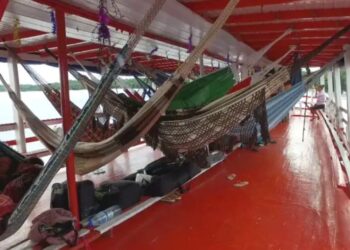 Homem é preso por tocar partes íntimas de mulheres em barco no Amazonas