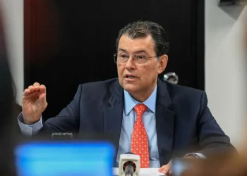 Eduardo Braga exalta obras sociais, cobra avanços em portos no Amazonas e cita BR-319