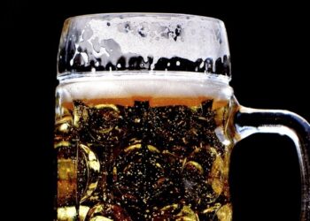 Lula sanciona lei que aumenta a pena para quem oferece álcool a menores