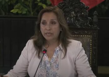 Sob suspeita de corrupção, Dina Boluarte é destituída da presidência do Peru