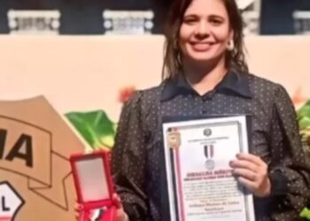 Professora distribuiu chocolates e frases motivacionais antes de ser morta por aluno em RO