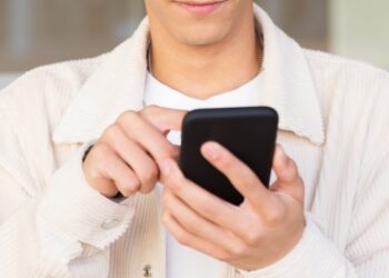 Governo vai exigir verificação de idade em sites de apostas e pornografia