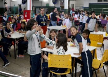 Professores do Amazonas acionam MPAM contra mudança na carga horária