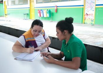 Prefeitura de Manaus cadastra 180 famílias atingidas pela chuva para acesso a benefícios sociais