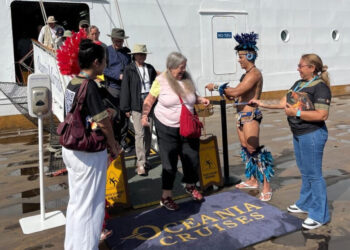 Cruzeiro MS Marina chega ao porto de Manaus e fortalece economia local