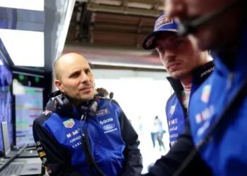 F1: “ex-chefão” da Red Bull reage à saída de engenheiro de Verstappen